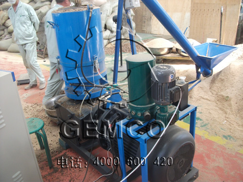 ZLMG420小型飼料(liào)顆粒機工作圖片